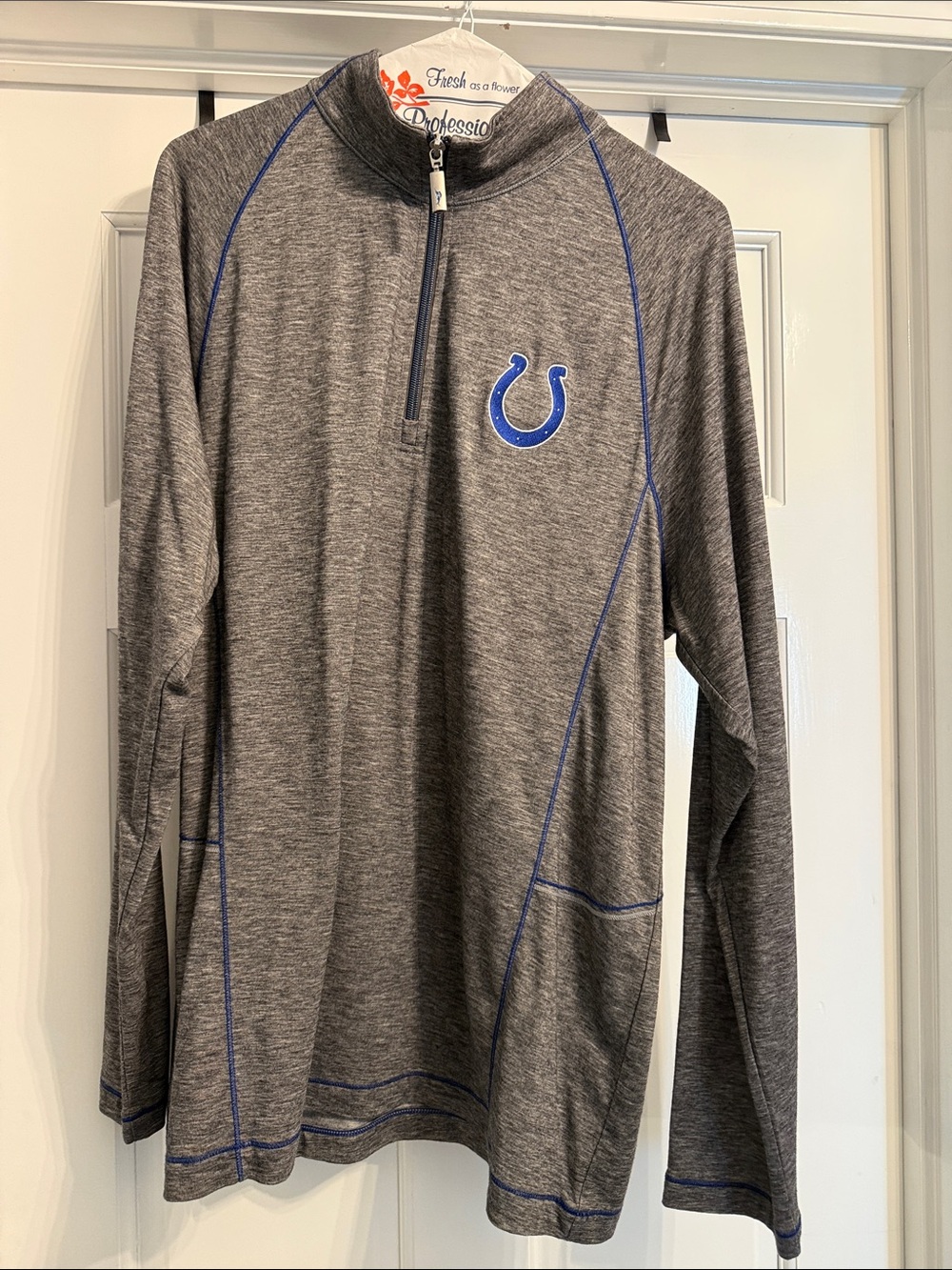 Tommy Bahama Gray Quarter-Zip Pullover Indianapolis Colts Logo size large
